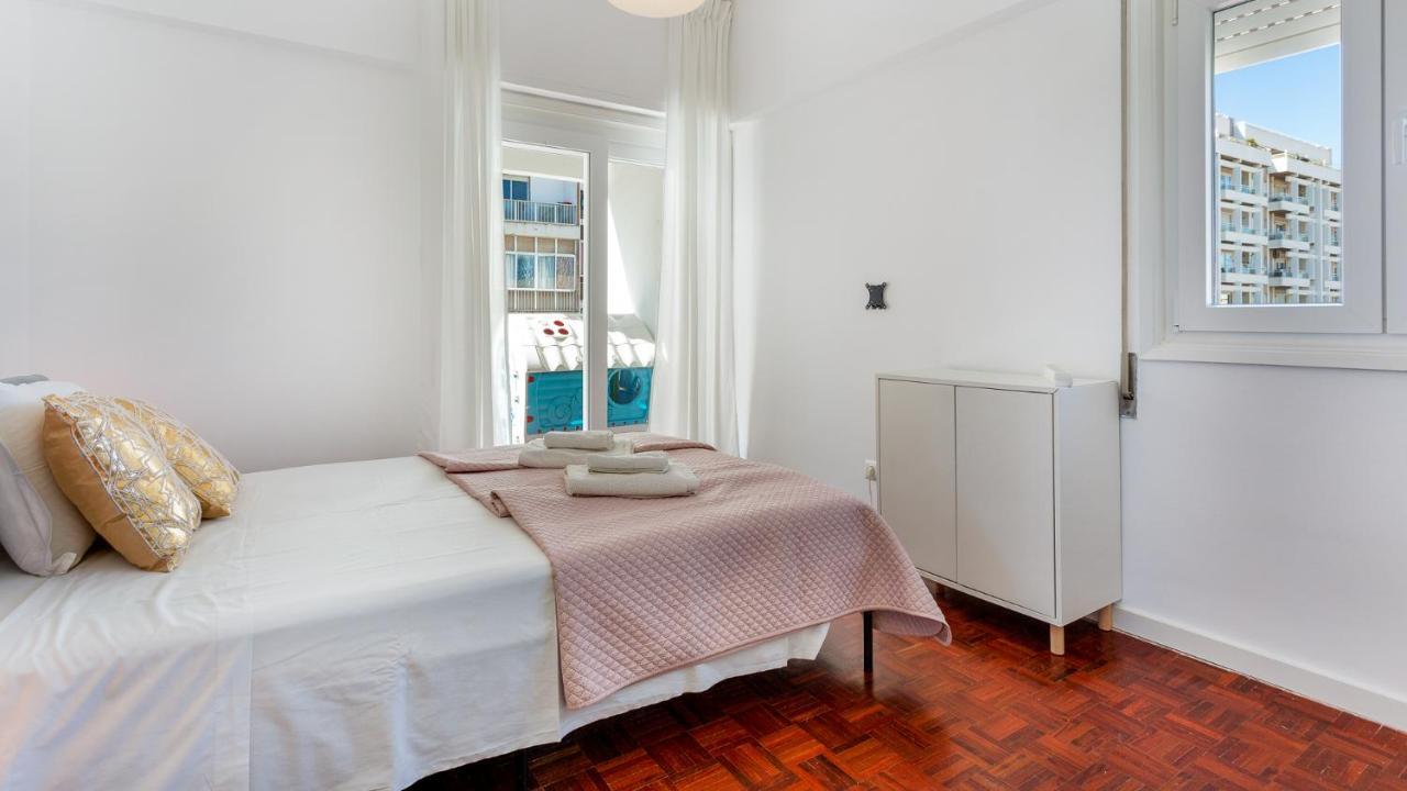 Faro Getaway W/ Big Balcony By Lovelystay Luaran gambar
