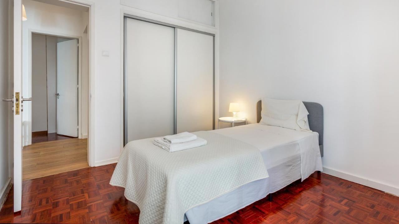 Faro Getaway W/ Big Balcony By Lovelystay Luaran gambar